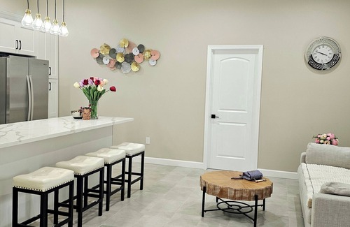 Placentia House | Charming private bedroom in Placentia- Walking distance to CSU Fullerton.