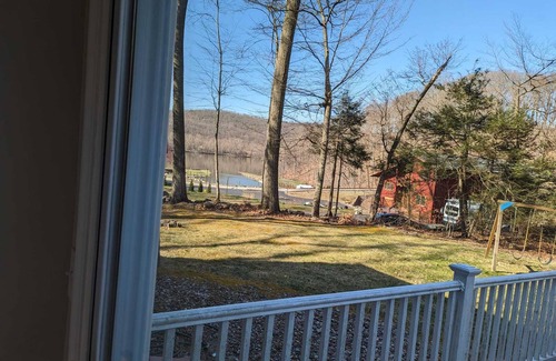 Cobalt House | Charming private home on the Connecticut River that comfortably sleeps 11 people