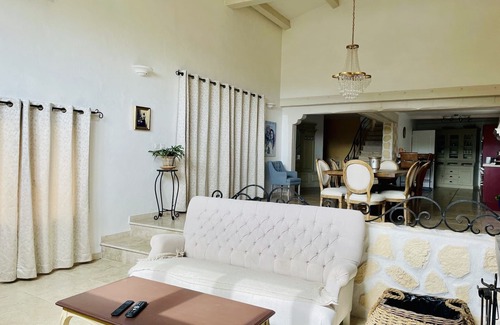 Le Bar-sur-Loup Villa | Charming Provencal Style Villa with a great pool area suitable for kids!