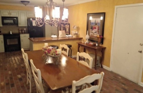 Mid America House | Charming Quiet Lakefront House with Dock on Lake Hamilton - 3 Bedroom 2 Bathroom