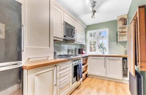 Redhill Cottage | Charming Reigate Cottage Retreat
