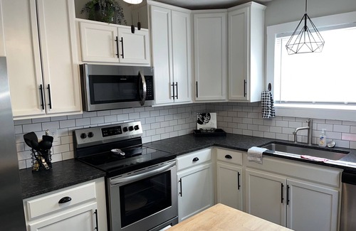Elizabethtown House | Charming renovated 3-bedroom house walking distance to downtown Elizabethtown.
