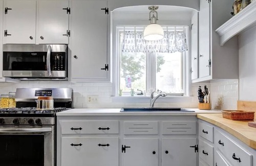 Bristol House | Charming renovated carriage house in the heart of historic Bristol.