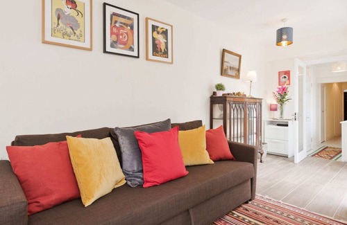 Drumcondra Apartment | Charming Riverside Apartment Near City