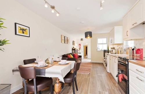 Drumcondra Apartment | Charming Riverside Apartment Near City