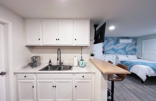 Riverside Apartment | Charming Riverside guesthouse near UCR, Downtown & plazas