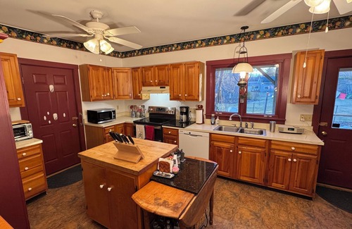 Rockport House | Charming Rockport, Maine 3BR – Walk to Picturesque Harbor & Downtown