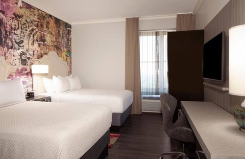 Midtown Hotel | Charming Room Just Steps Away from The Fox Theater - Prime Location!