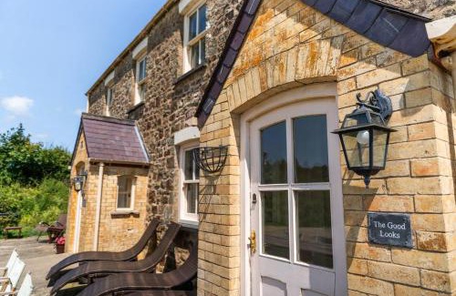 Narberth House | Charming Rural Escape with Hot Tub Play Room BBQ