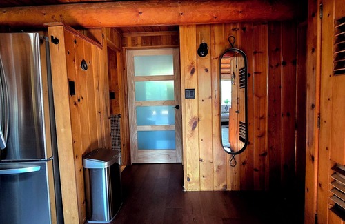Fairbanks Cabin | Charming Rustic Log Cabin with Loft – Hillside Escape Near Downtown Fairbanks