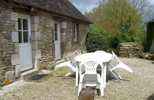 Moulins-le-Carbonnel Cottage | Charming Stone House with Garden, Fireplace, Near Alençon - Outdoor Activities Nearby
