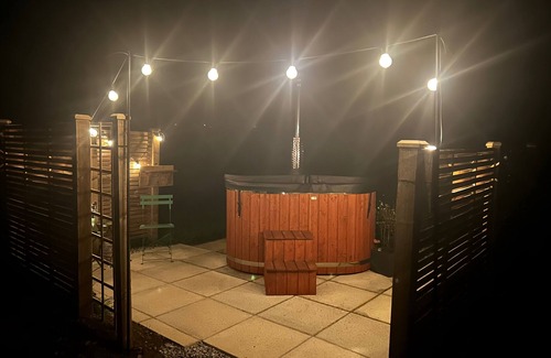 Chittlehampton Cabin | Charming shepherds hut with hottub