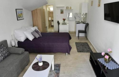 Sinj House | Charming Sinj Town Studio Apartments