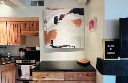 Snowmass Village Apartment | Charming slopeside condo with pool