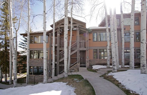 Snowmass Village Apartment | Charming slopeside condo with pool