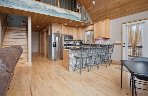South Haven Cabin | Charming South Haven 3-bedroom Cabin with AC and WiFi