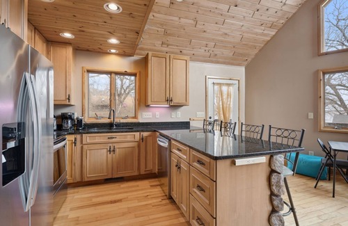 South Haven Cabin | Charming South Haven 3-bedroom Cabin with AC and WiFi
