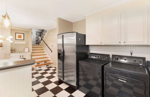 SouthPark House | Charming SouthPark home, fenced-in yard