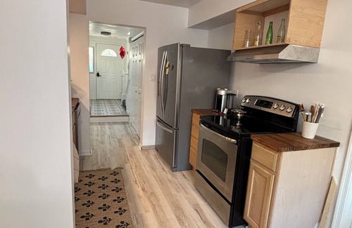 Virginia Beach House | Charming Spacious 4-bedroom house with WiFi and AC in beautiful Virginia Beach