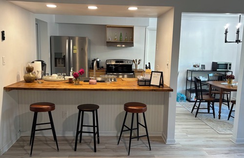 Virginia Beach House | Charming Spacious 4-bedroom house with WiFi and AC in beautiful Virginia Beach