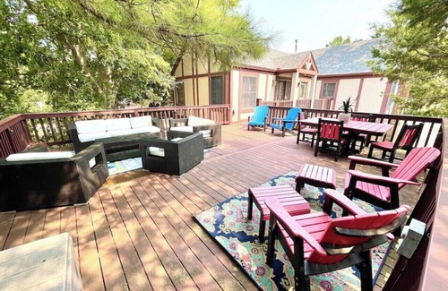 Norman House | Charming, spacious 4Bed/3bath; 5 min walk to OU stadium/.STADIUM view!