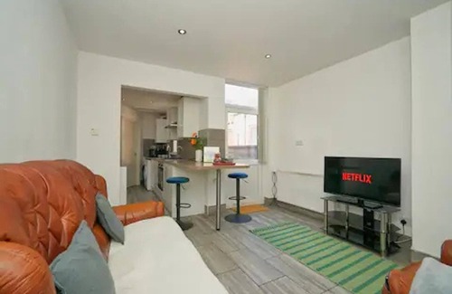Stoke-on-Trent House | Charming Stoke-on-trent House Getaway