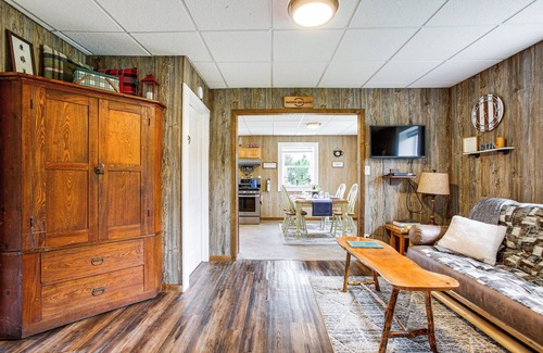 Marion Cottage | Charming Stone Cottage in Marion w/Fire Pit!