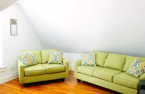 Munjoy Hill Apartment | Charming Studio apartment with WiFi, AC in welcoming Portland