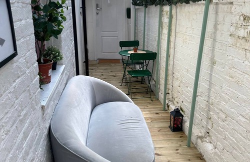 Acton Apartment | Charming Studio Apartment in London