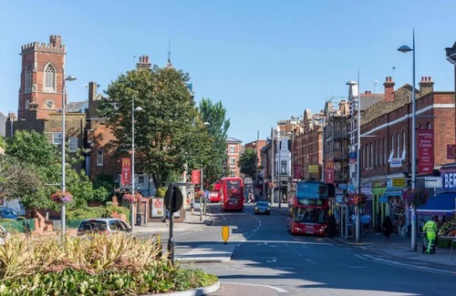 Acton Apartment | Charming Studio Apartment in London