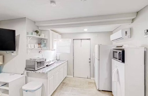 University Apartment | Charming studio Close to Bush Gardens and USF