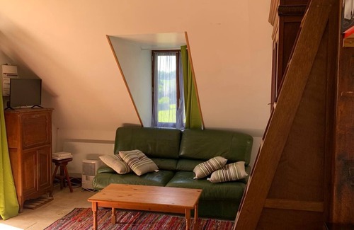 Courcerault Apartment | Charming studio in 17th century farmhouse on working horse farm