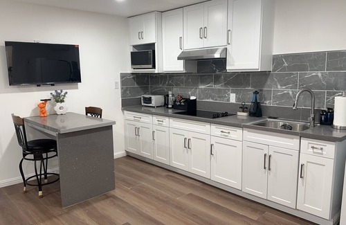 Charter Oak Apartment | Charming studio in welcoming Glendora with AC, WiFi & full kitchen