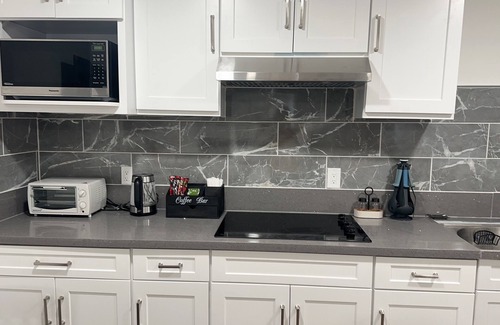 Charter Oak Apartment | Charming studio in welcoming Glendora with AC, WiFi & full kitchen