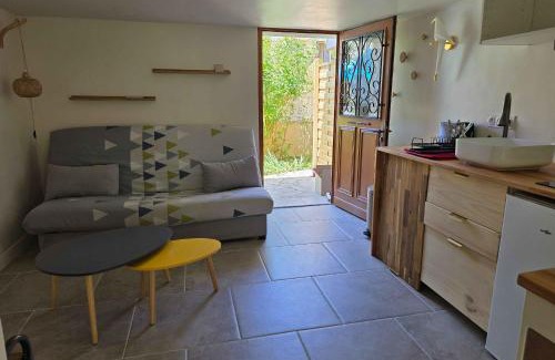 Route d'Arles Apartment | Charming studio near Nîmes center train station