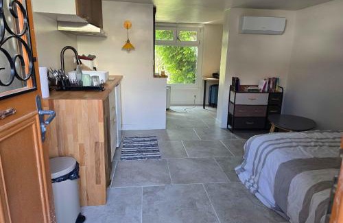 Route d'Arles Apartment | Charming studio near Nîmes center train station