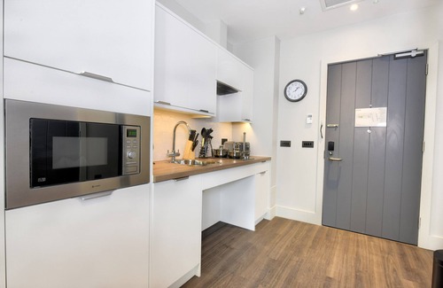 Dundee Apartment | Charming Studio Suite in Dundee | Free Wi-Fi