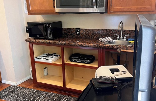 Downtown Riverside House | Charming studio uint in a house -Riverside with WiFi and AC all private gate