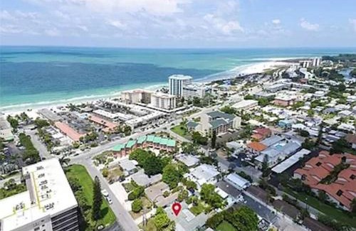 Sarasota Apartment | Charming Studio Unit Across from Lido Key Beach
