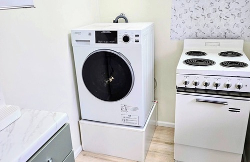 Dallas Apartment | Charming studio with AC in vibrant Dallas