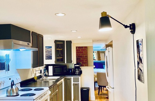 Shawnigan Lake House | Charming suite at the lake, right in the heart of the village.