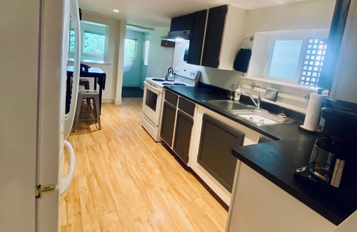 Shawnigan Lake House | Charming suite at the lake, right in the heart of the village.