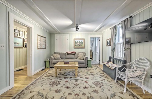 North Sutton House | Charming Sutton Cottage Walk to Lake and Farm!