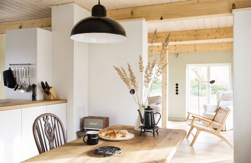 Nieby House | Charming thatched cottage on the edge of a field with fireplace