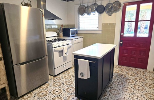 Faubourg Marigny Hotel | Charming Three Bedroom Cottage - sleeps 7
