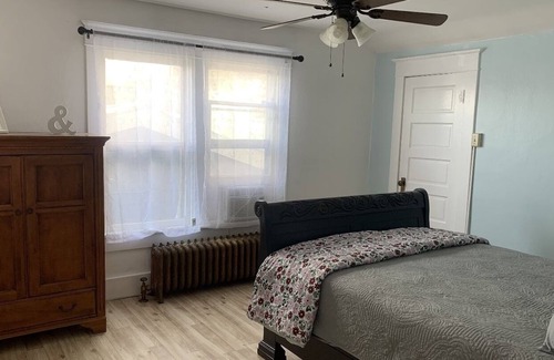 Butte House | Charming Three Bedroom, family and pet-friendly home.