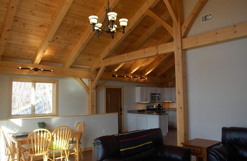 Franconia Ski Chalet | Charming, Timber framed, Mountain Chalet near Cannon Mountain - Whole house AC!