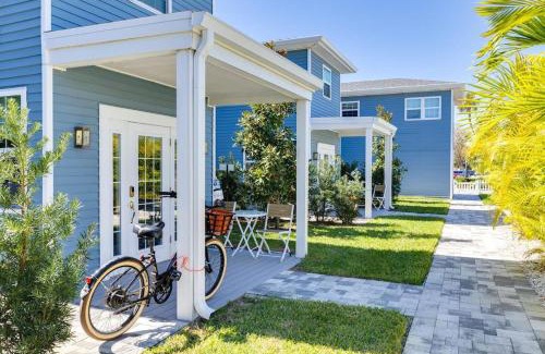 Downtown Dunedin House | Charming Tiny Home w/Pool in Downtown Dunedin