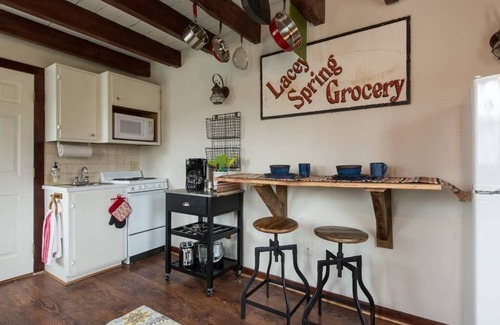 Harrisonburg House | Charming Tiny House w/yard, Close to JMU and Dwntwn Harrisonburg