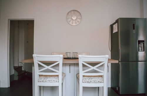 South Twickenham Apartment | Charming Two Bedroom Apartment in Strawberry Hill